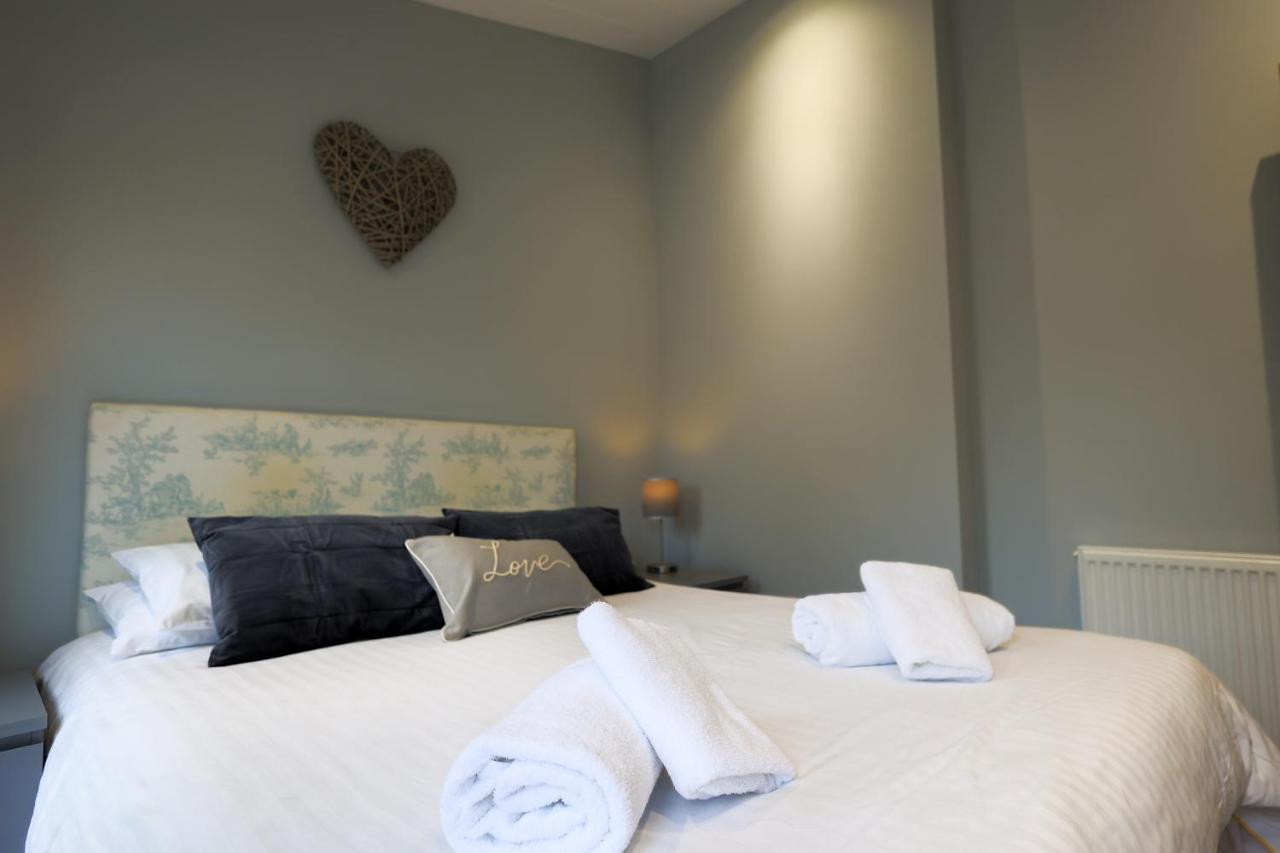 Villa Oak With Hot-tub & Secluded Decking - Finlake & - Devon