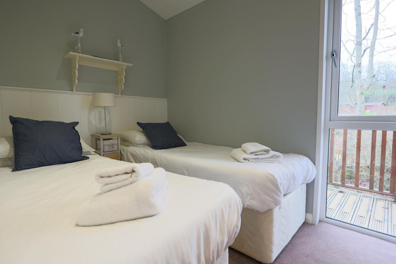 Oak With Hot-tub & Secluded Decking - Finlake & - Devon Villa